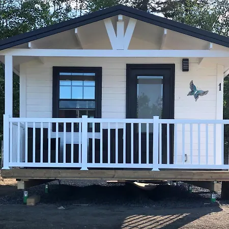 Les Chalets De La Colline Inc Baie-Sainte-Catherine Exterior photo