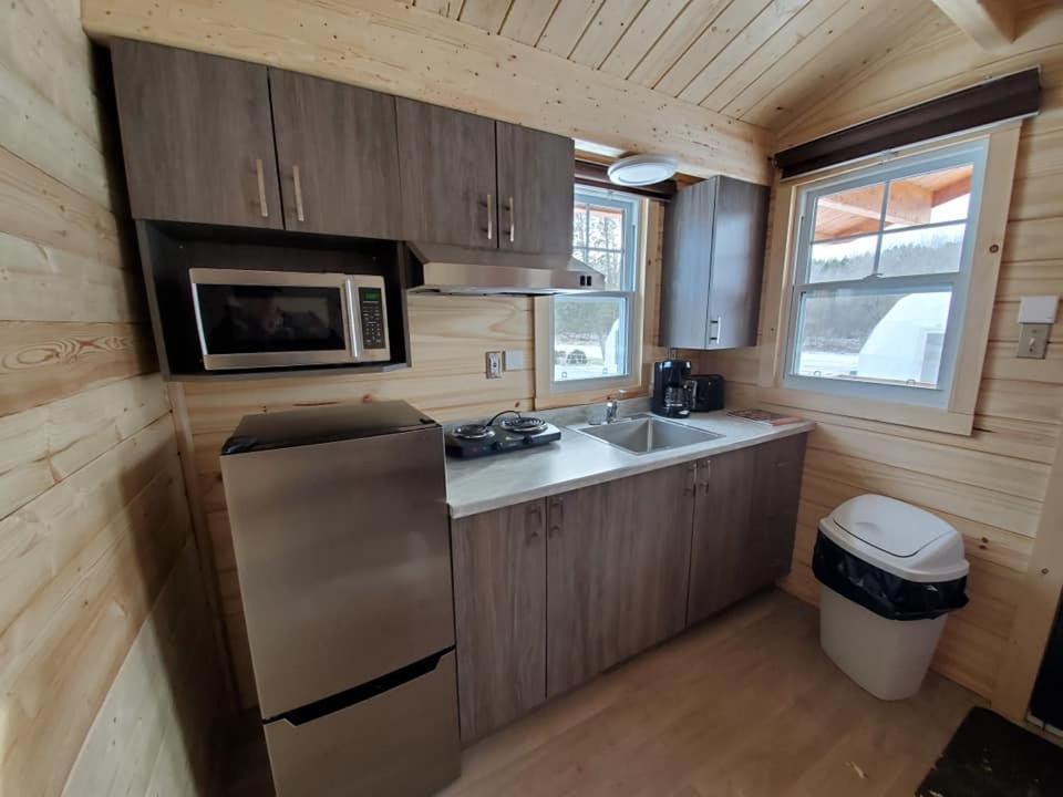 Chalet Les De La Colline Inc